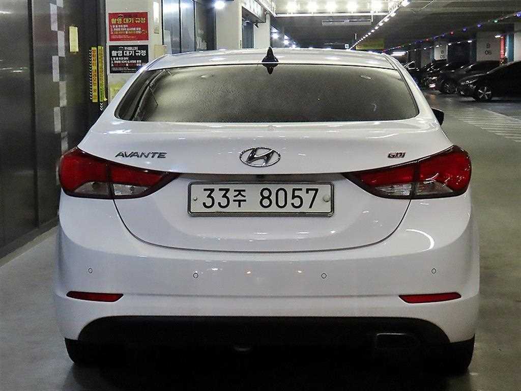 HYUNDAI Avante - Vista 5