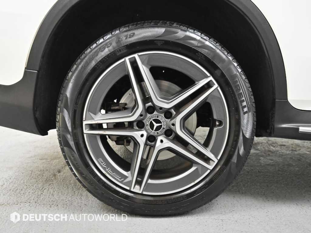 Mercedes Benz GLC Class - Vista 5