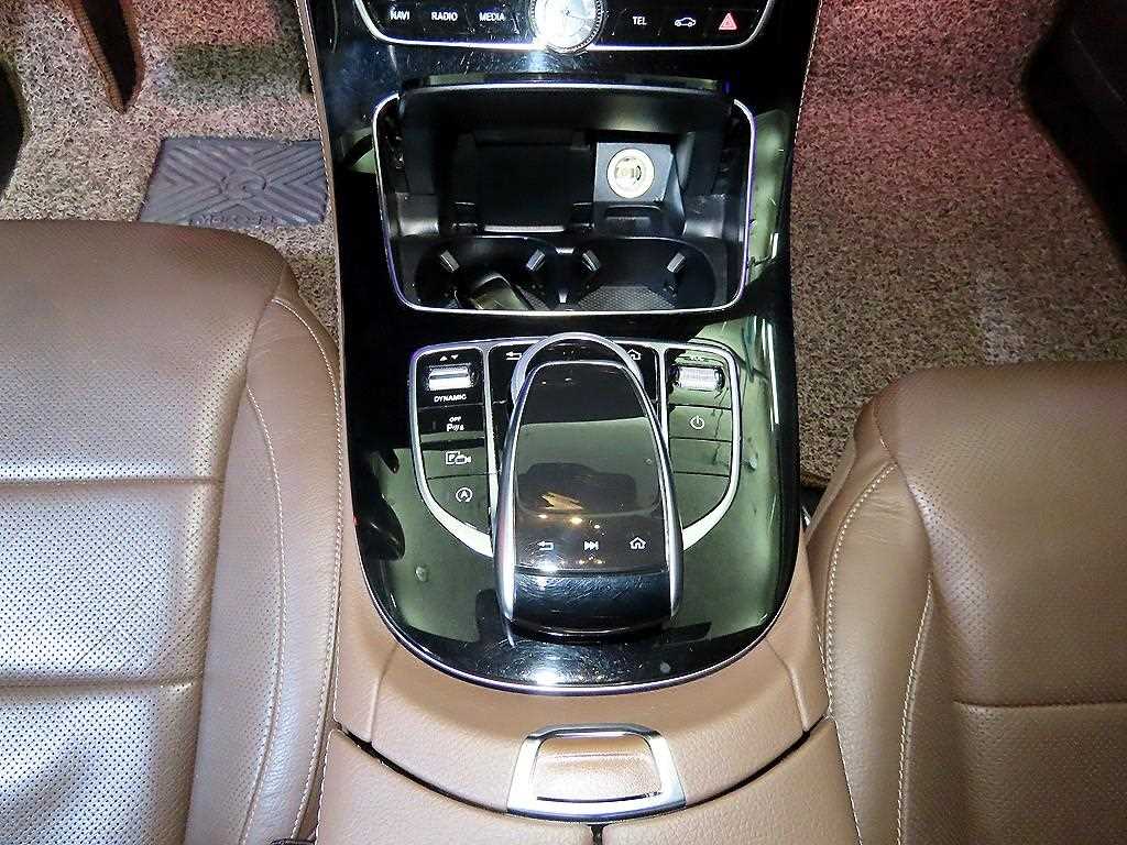 Mercedes Benz E class - Vista 12