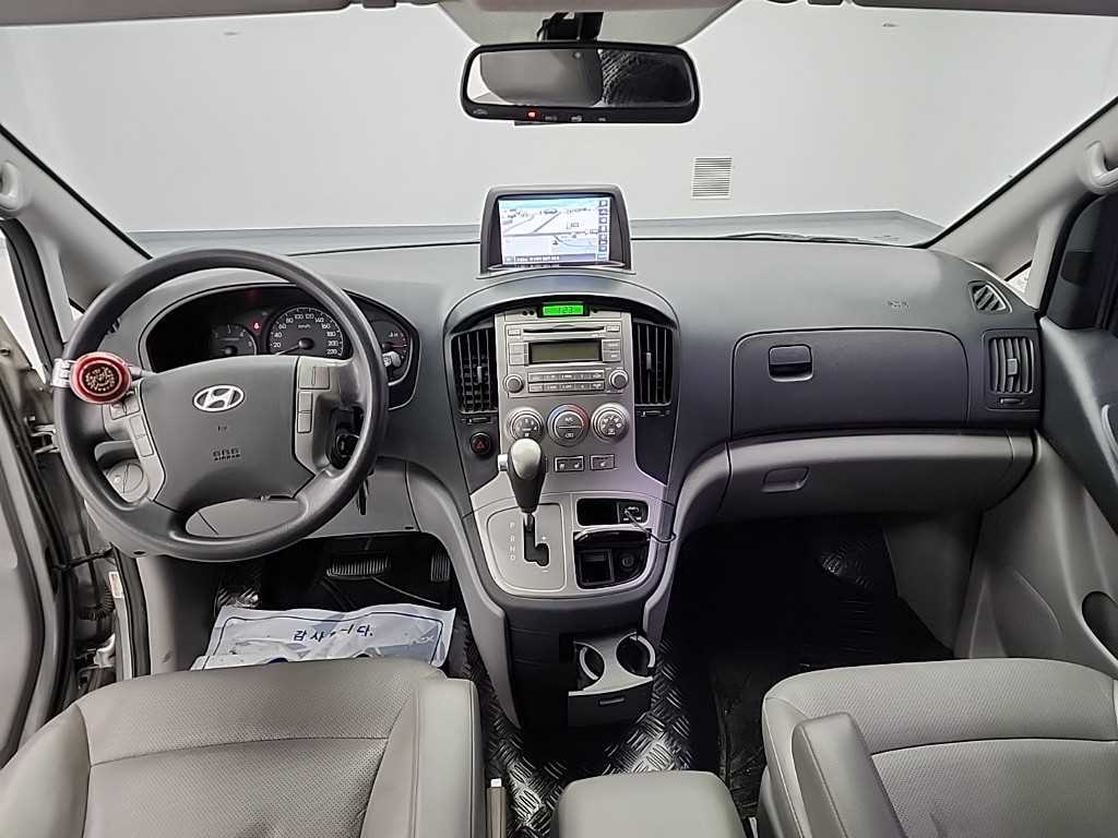 HYUNDAI Starex - Vista 7