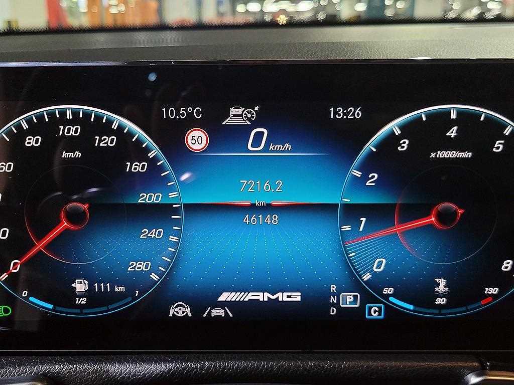 Mercedes Benz GLB Class - Vista 10