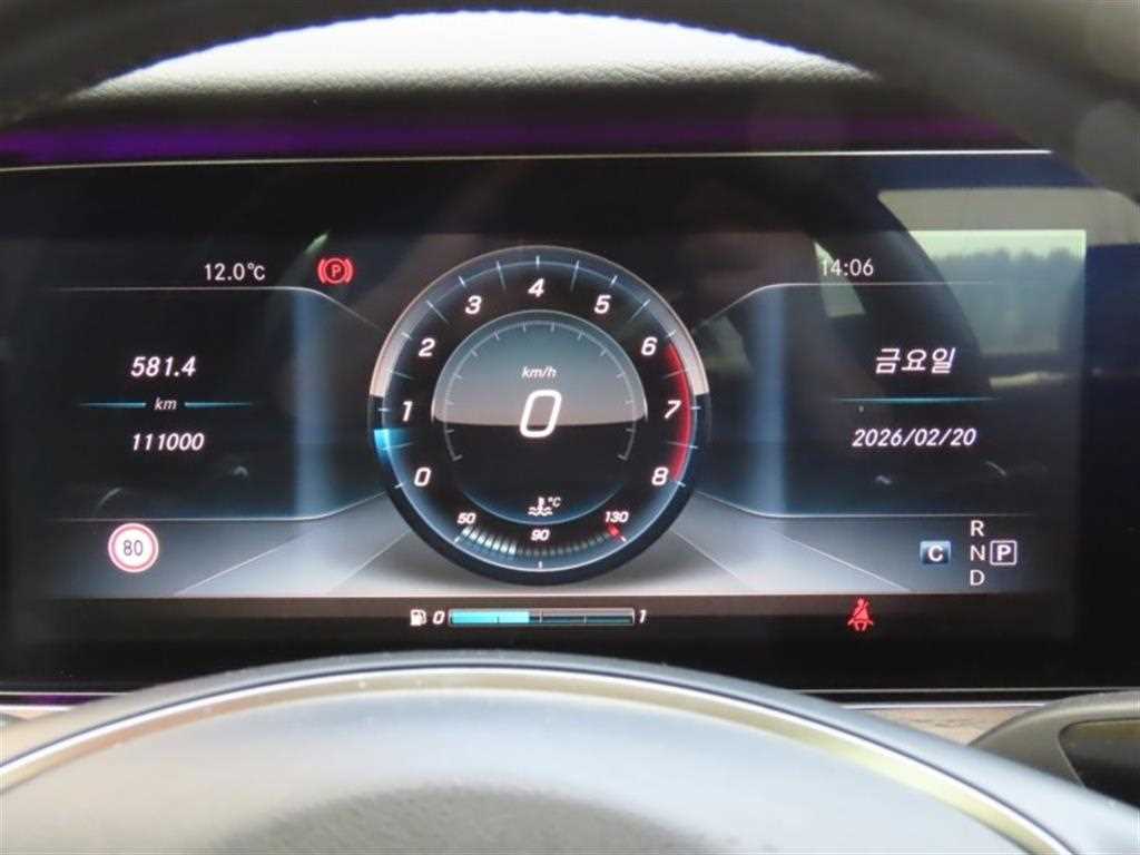 Mercedes Benz E class - Vista 5