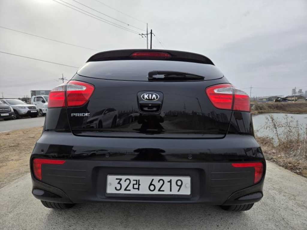KIA Pride - Vista 5