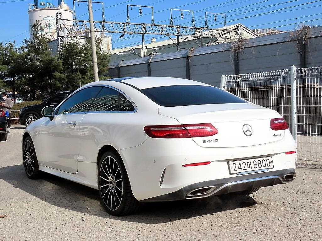 Mercedes Benz E class - Vista 4