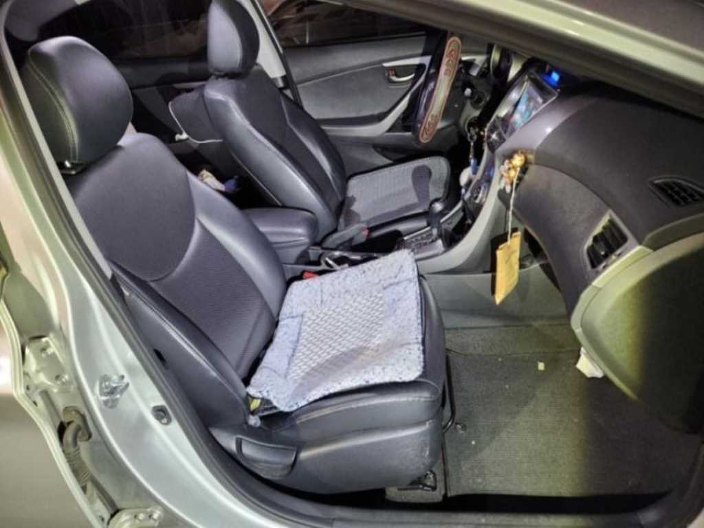 HYUNDAI Avante - Vista 11