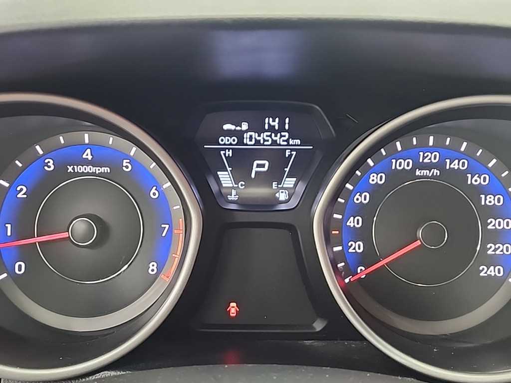 HYUNDAI Avante - Vista 6