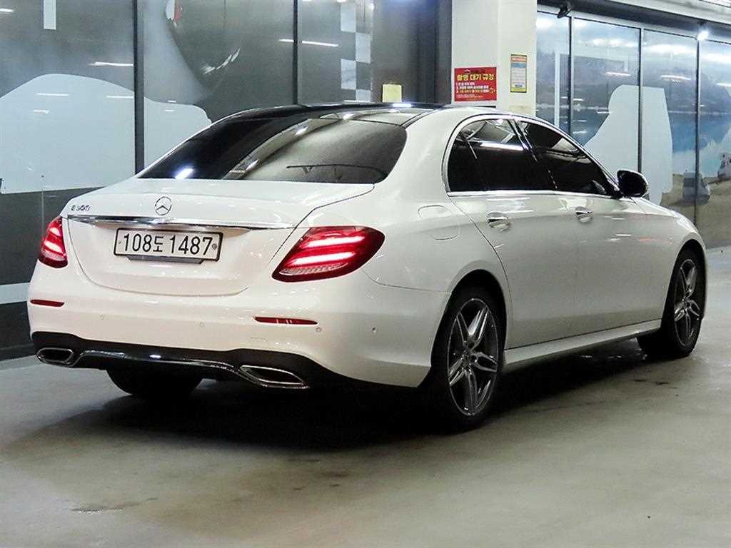 Mercedes Benz E class - Vista 4
