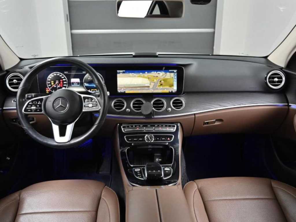 Mercedes Benz E class - Vista 7