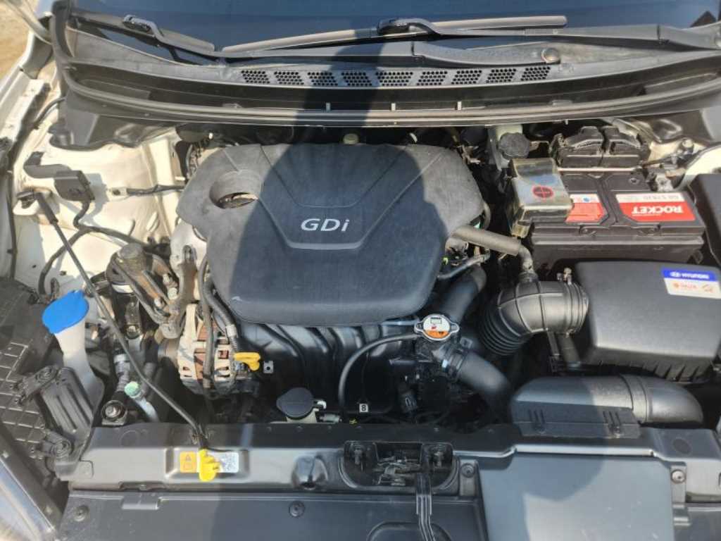 HYUNDAI Avante - Vista 6