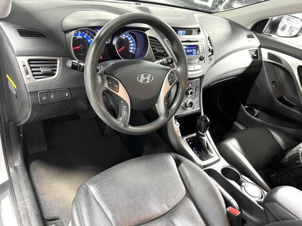 HYUNDAI Avante - Vista 6