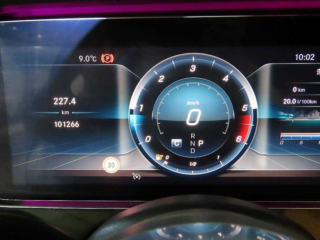 Mercedes Benz E class - Vista 9