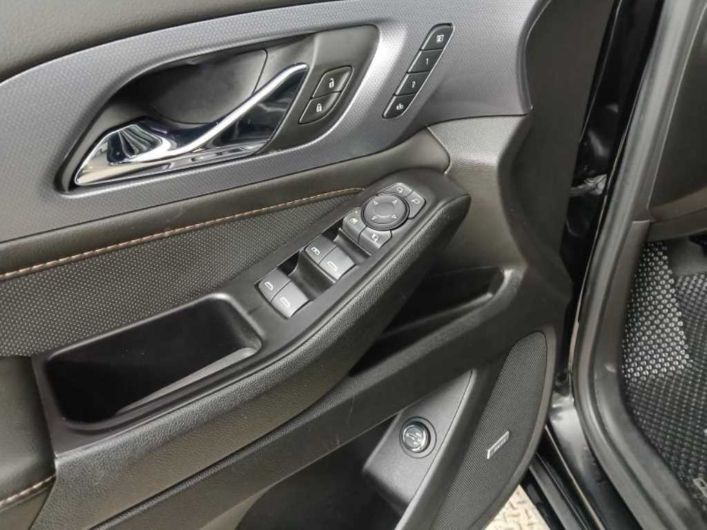 Chevrolet Travers - Vista 10