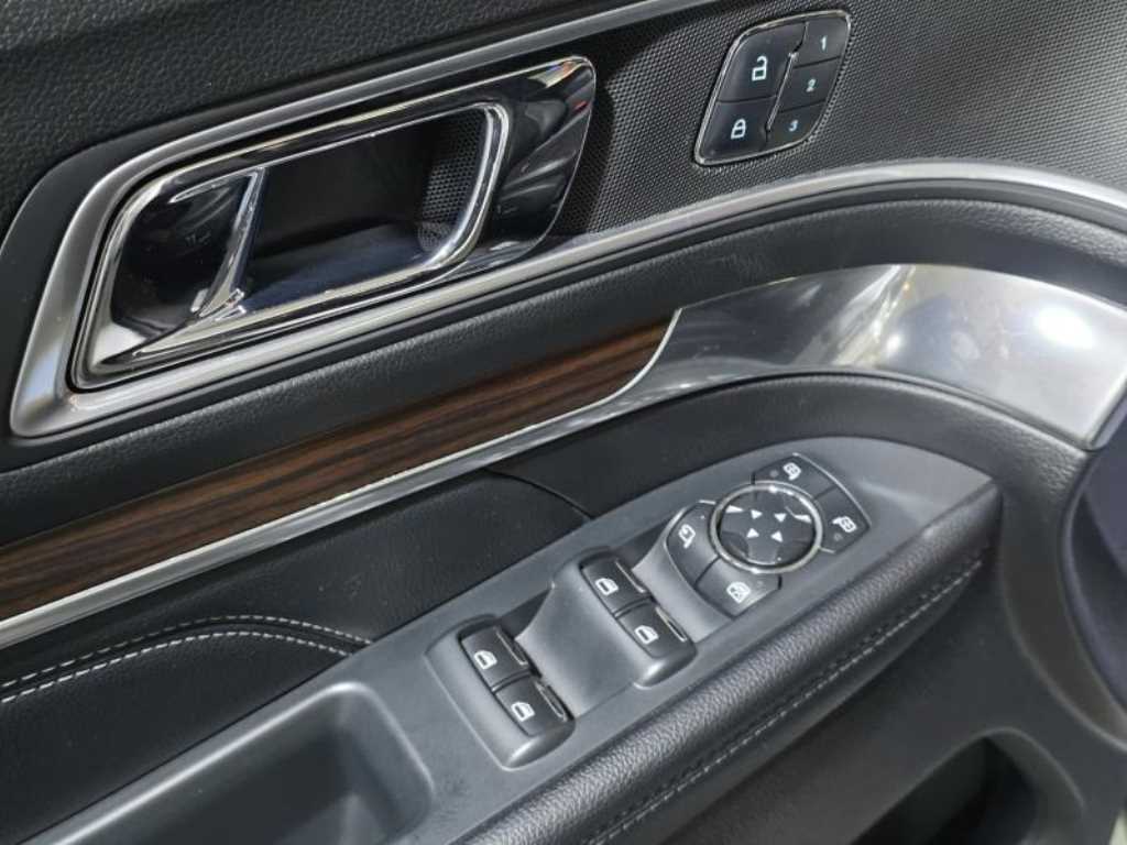 Ford Explorer - Vista 12