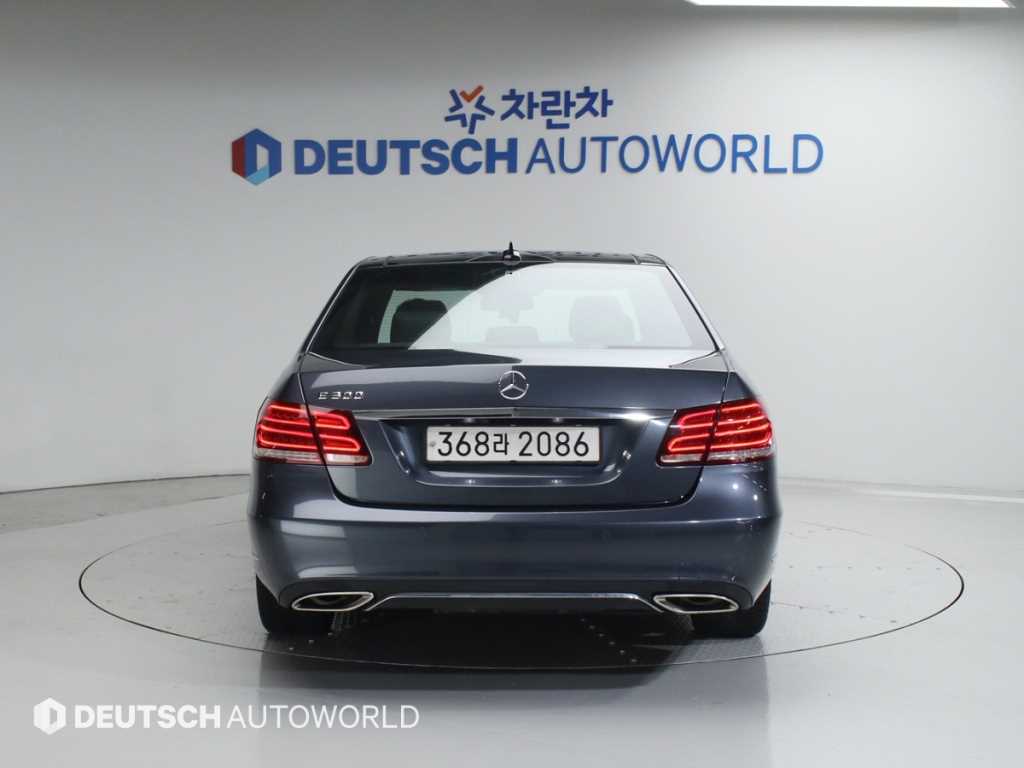 Mercedes Benz E class - Vista 4