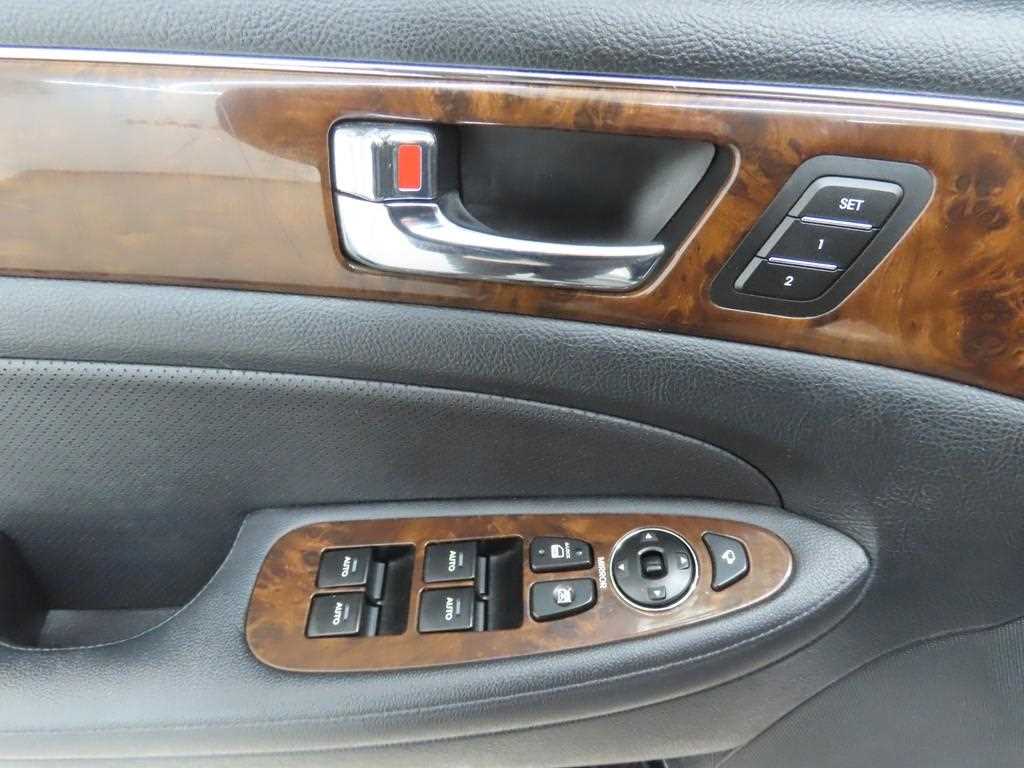 HYUNDAI Genesis - Vista 9