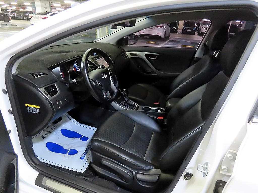 HYUNDAI Avante - Vista 6