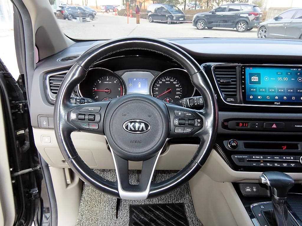 KIA Carnival - Vista 9