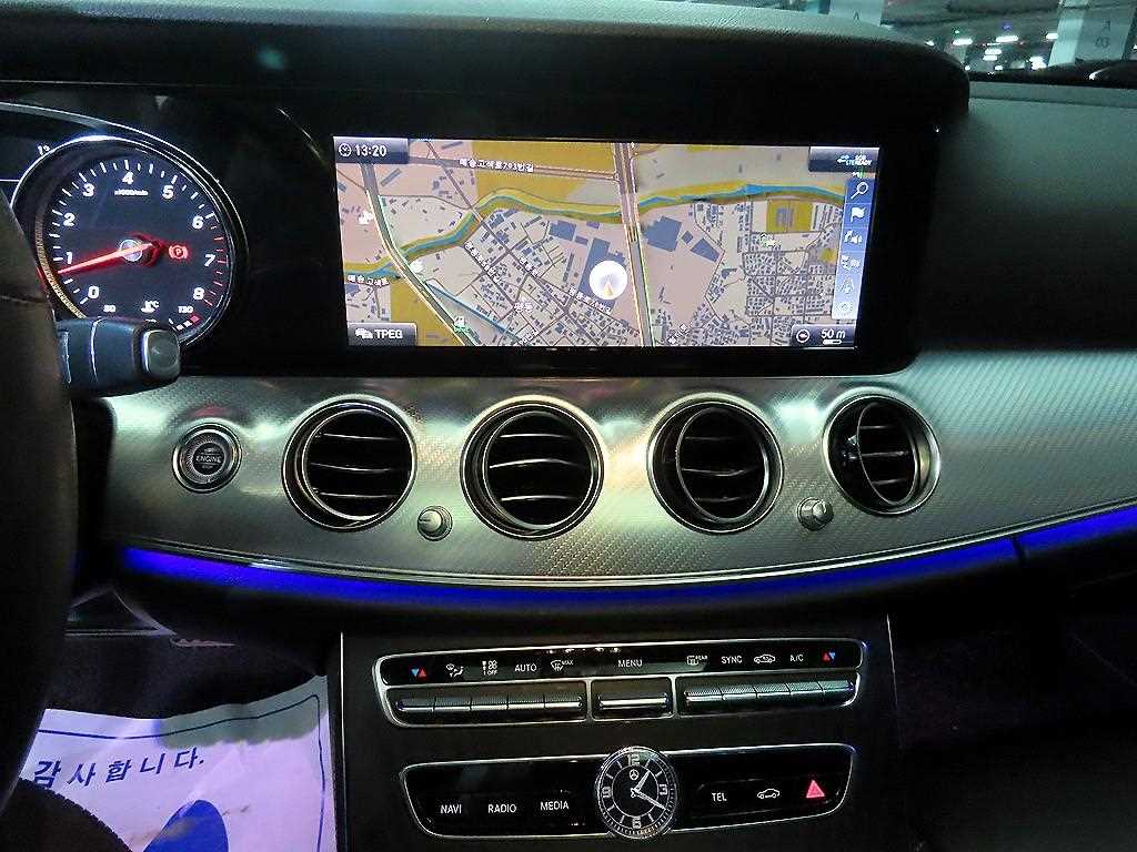 Mercedes Benz E class - Vista 11