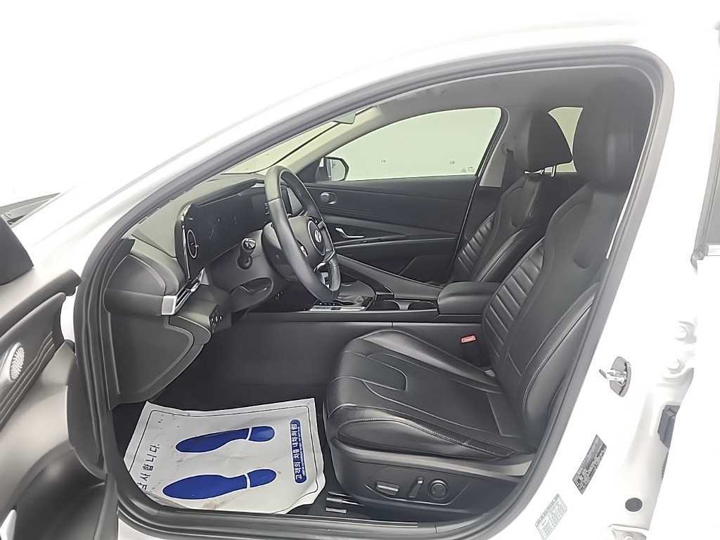 HYUNDAI Avante - Vista 11