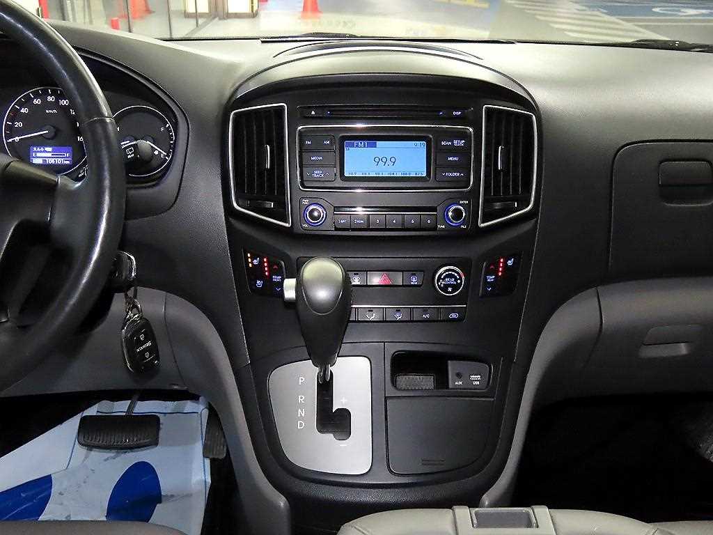 HYUNDAI Starex - Vista 11