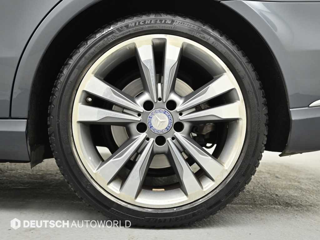 Mercedes Benz E class - Vista 5