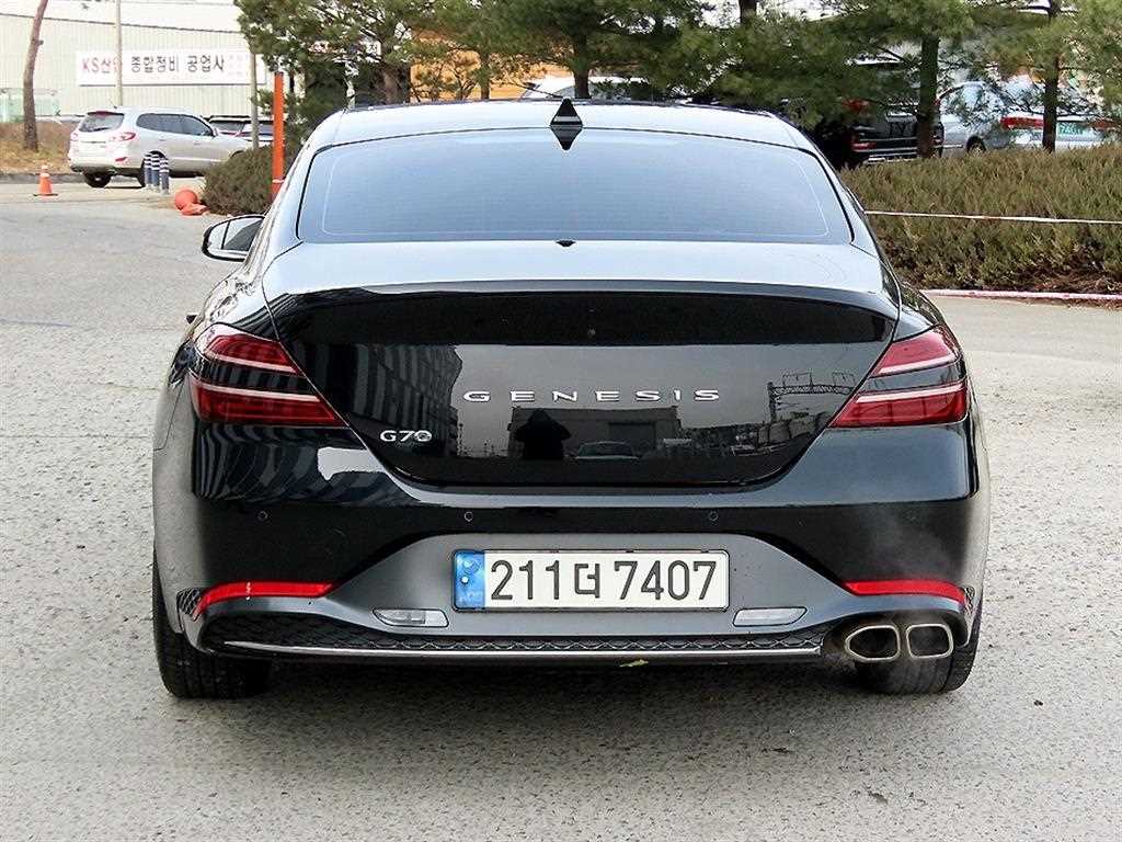 Genesis G70 - Vista 4