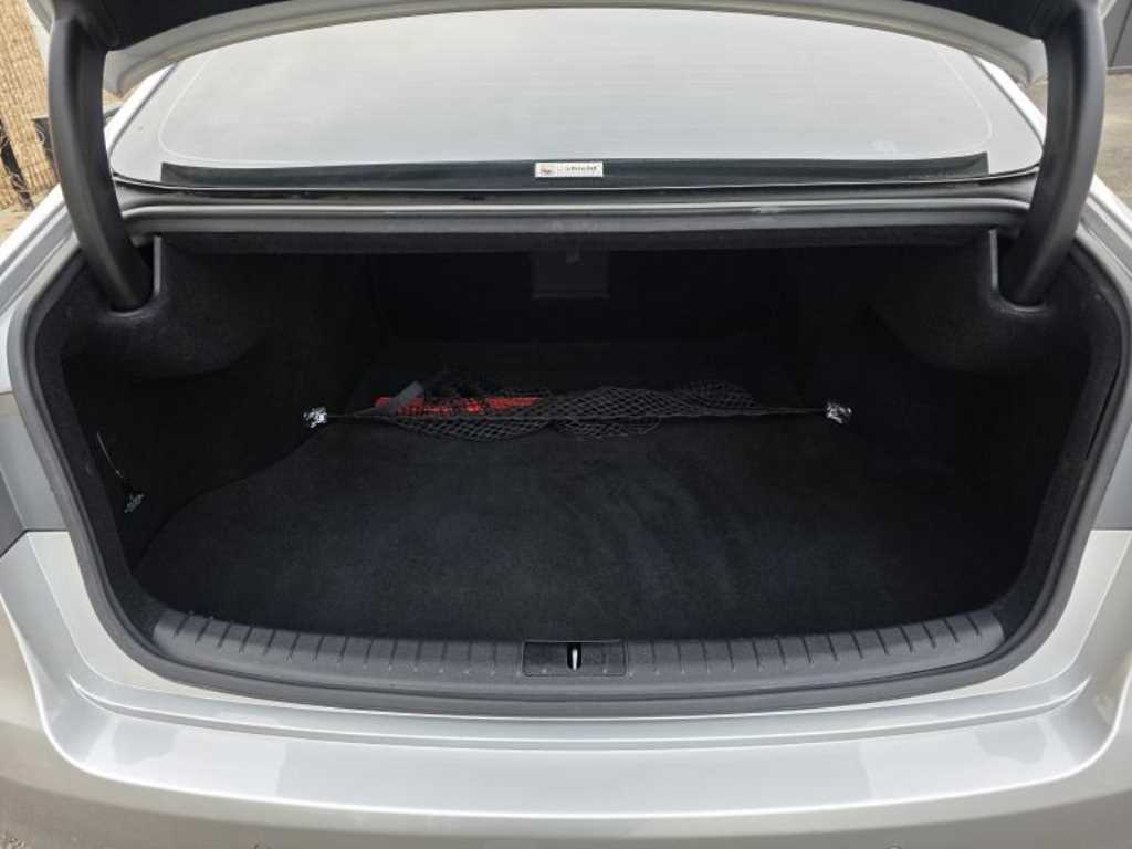 HYUNDAI Genesis - Vista 4