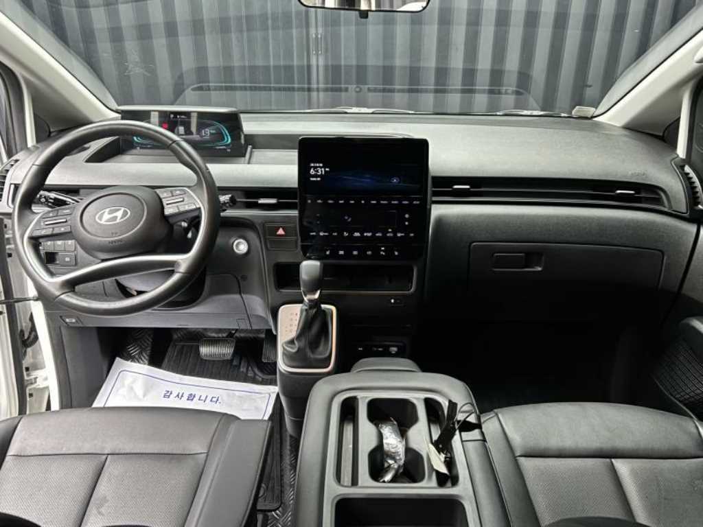 HYUNDAI Staria - Vista 8