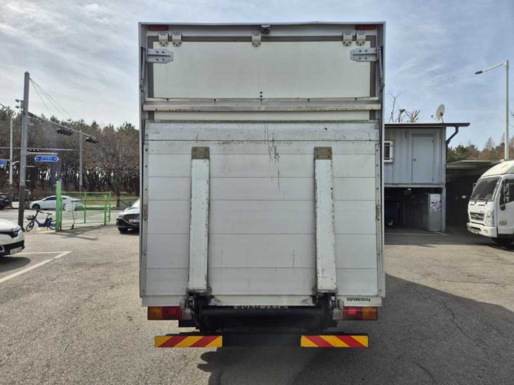 medium and large cargo truck - Vista 5