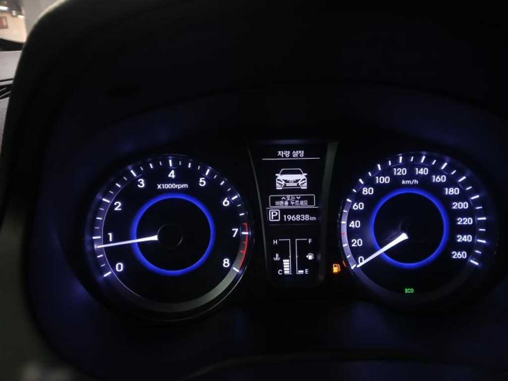 HYUNDAI Grandeur - Vista 9