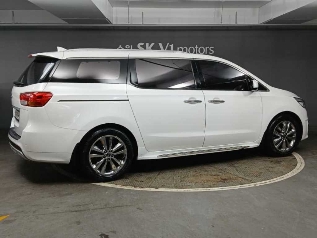 KIA Carnival - Vista 4