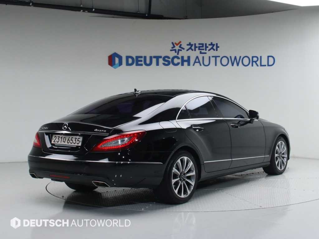 Mercedes Benz CLS Class - Vista 4