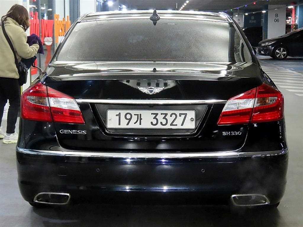 HYUNDAI Genesis - Vista 5