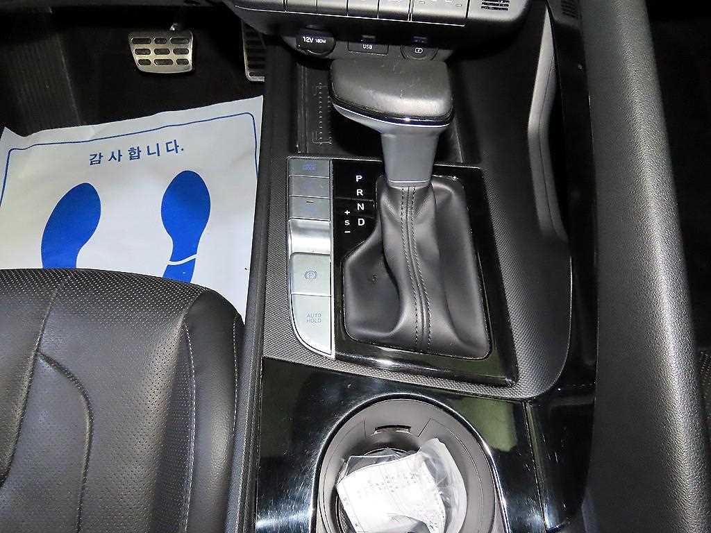 HYUNDAI Avante - Vista 12