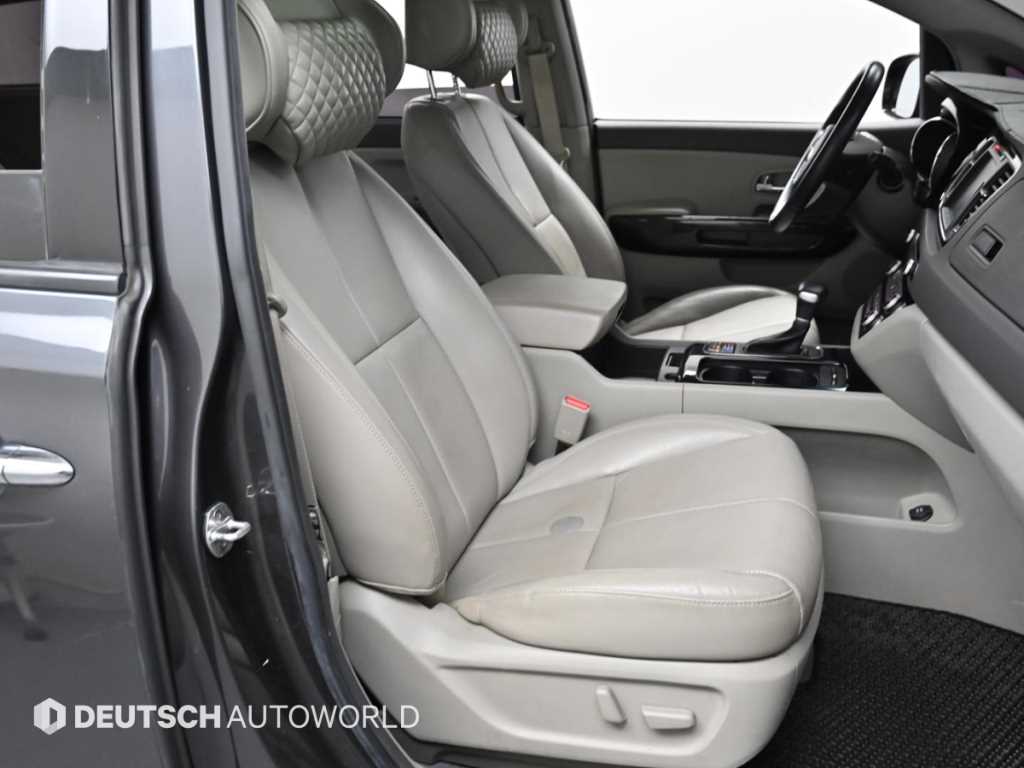 KIA Carnival - Vista 10