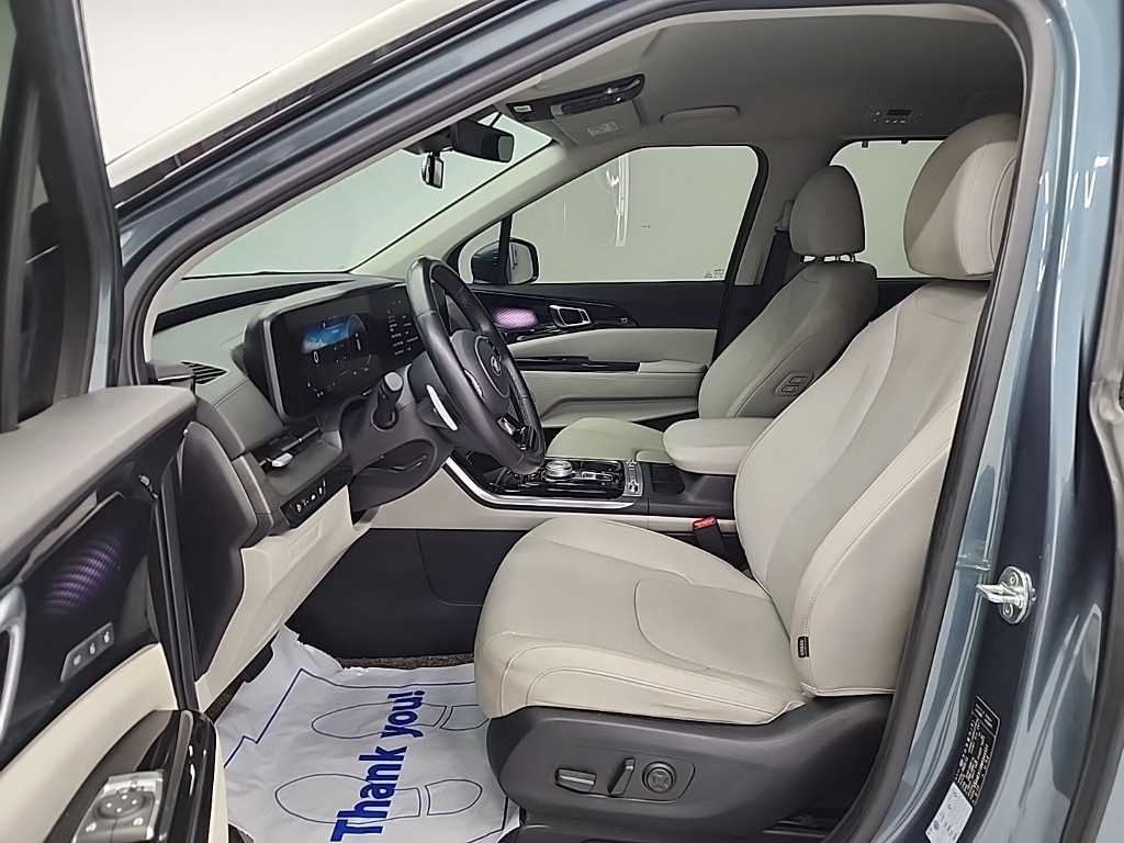 KIA Carnival - Vista 11