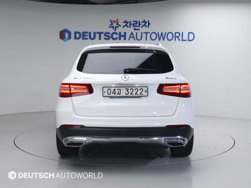 Mercedes Benz GLC Class - Vista 4