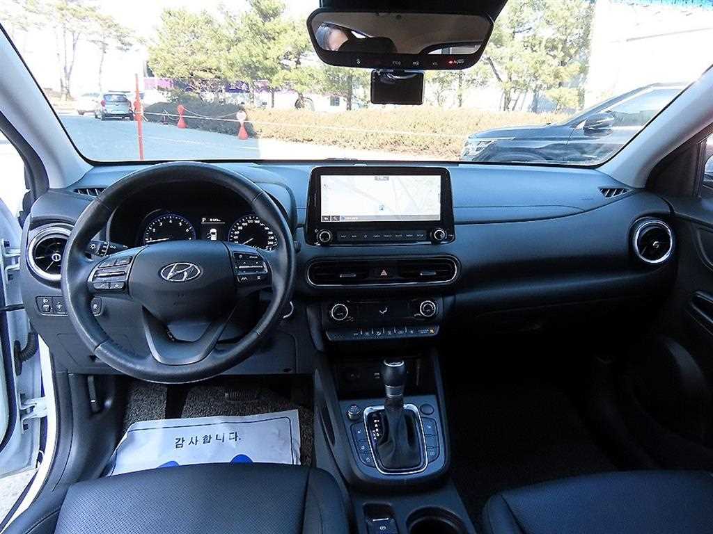 HYUNDAI Kona - Vista 7