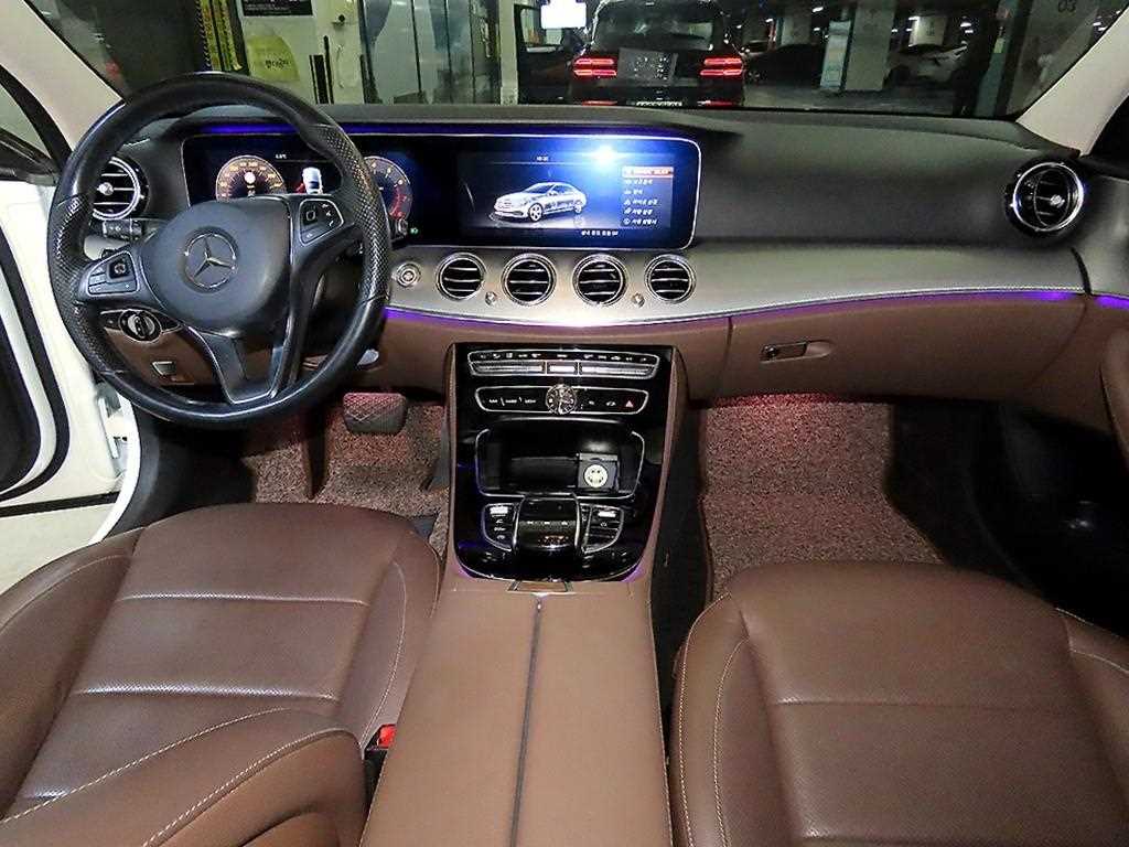 Mercedes Benz E class - Vista 10