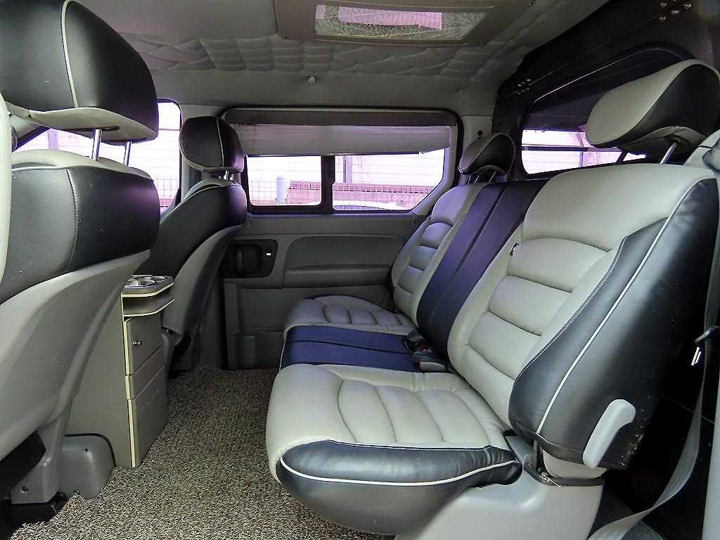 HYUNDAI Starex - Vista 6