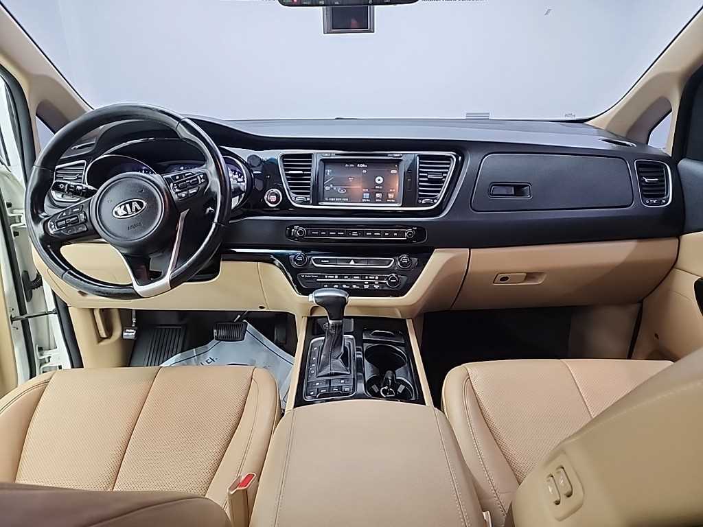 KIA Carnival - Vista 7