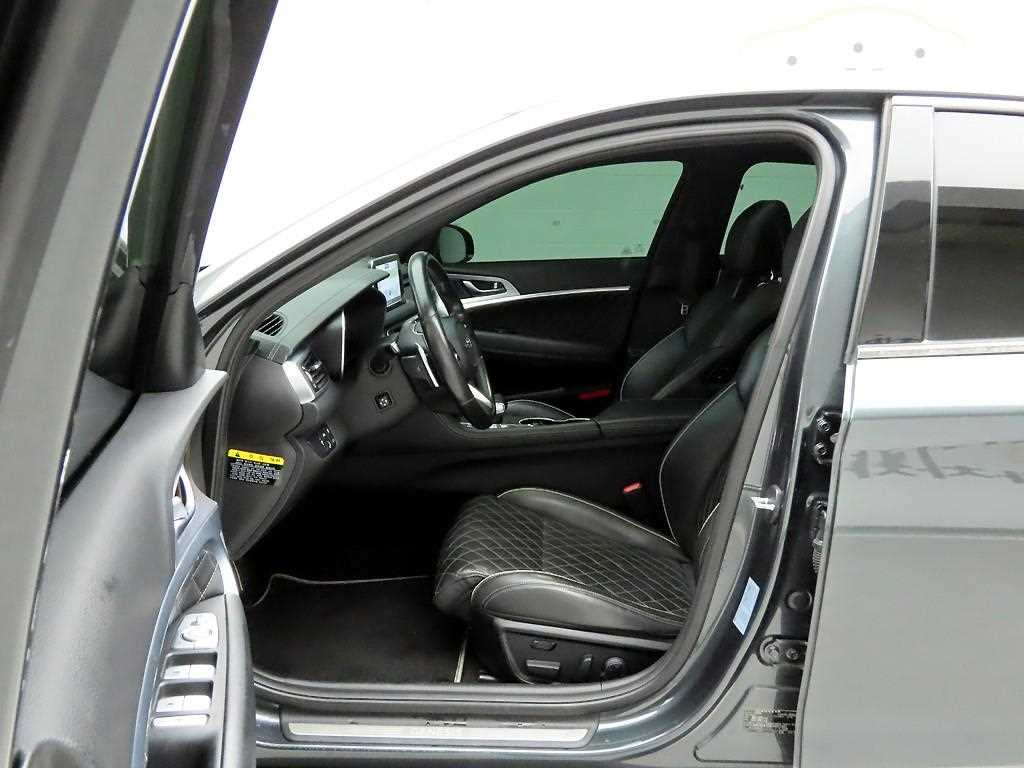 Genesis G70 - Vista 12