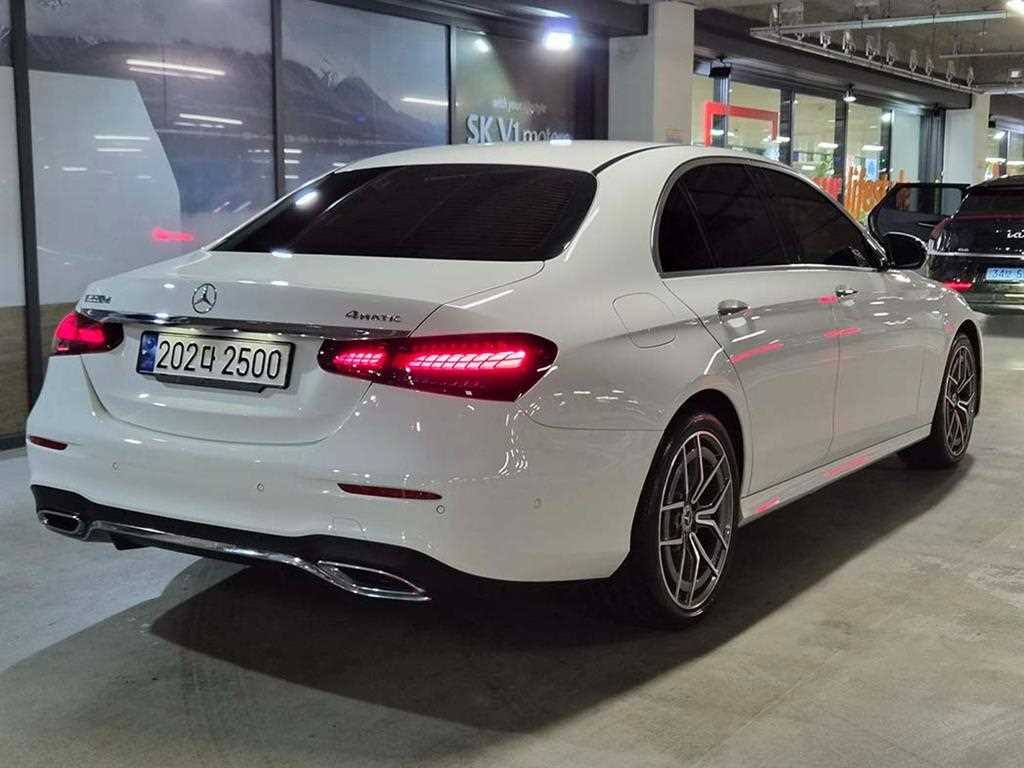 Mercedes Benz E class - Vista 4