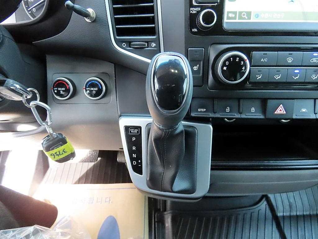 HYUNDAI Solati - Vista 10