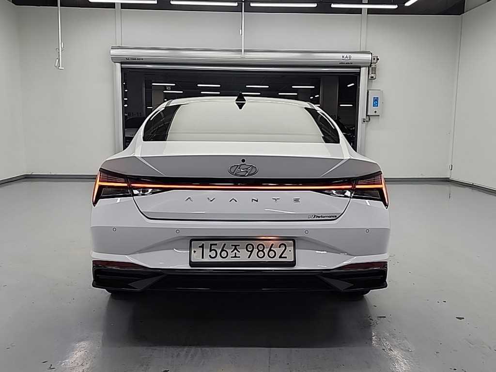 HYUNDAI Avante - Vista 3