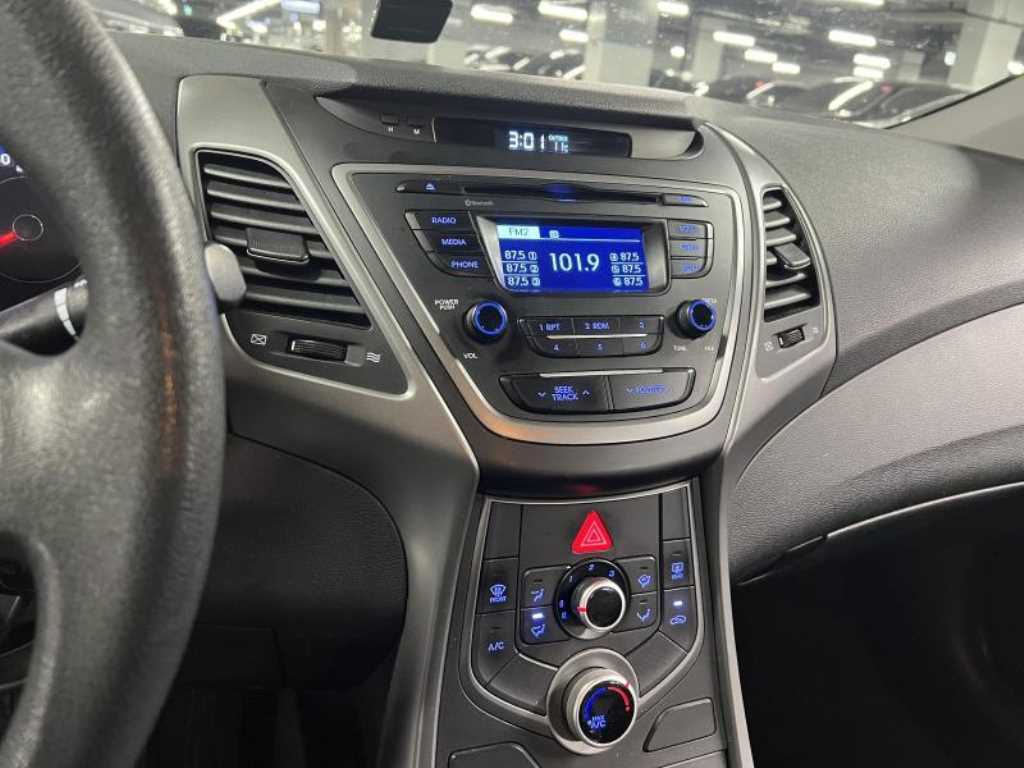 HYUNDAI Avante - Vista 12