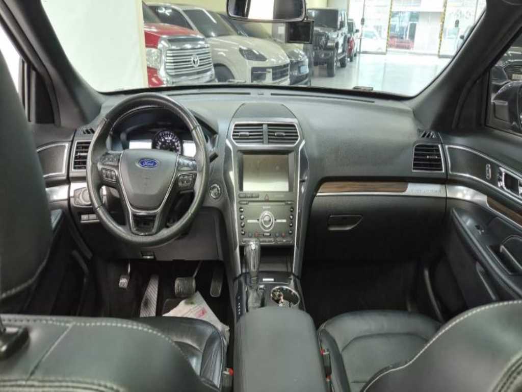 Ford Explorer - Vista 6