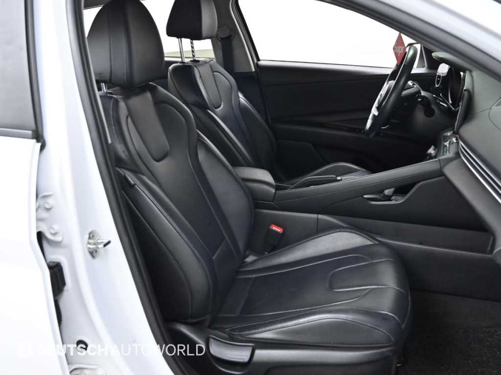 HYUNDAI Avante - Vista 10