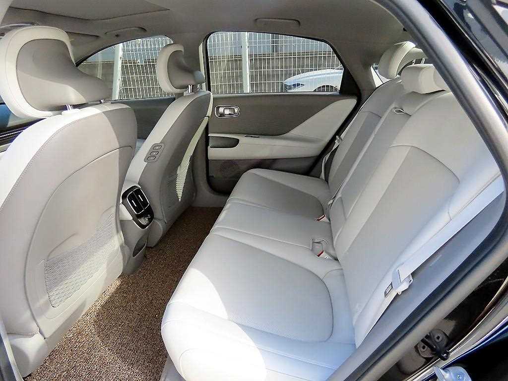 HYUNDAI Ioniq 6 - Vista 6