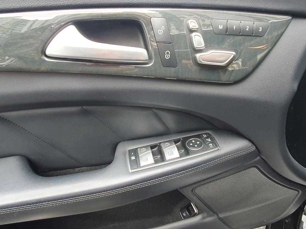 Mercedes Benz CLS Class - Vista 11